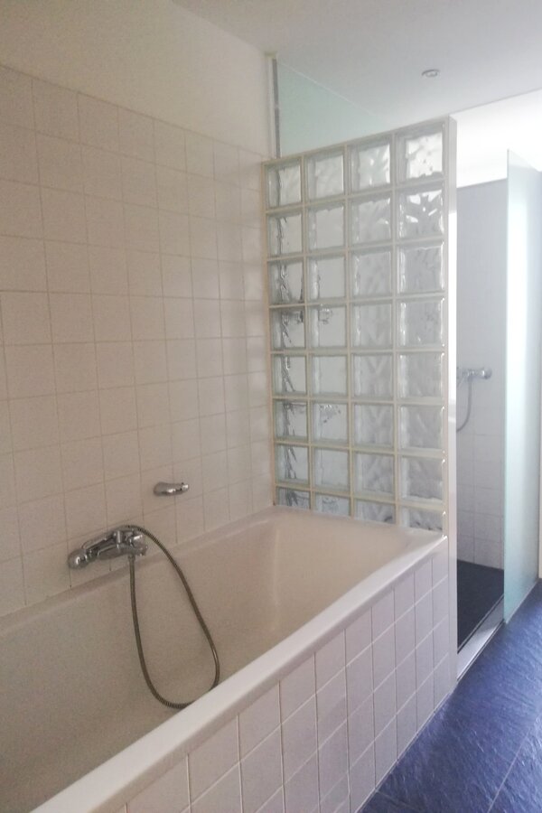 Bath tub and Shower | © Martina Kuso