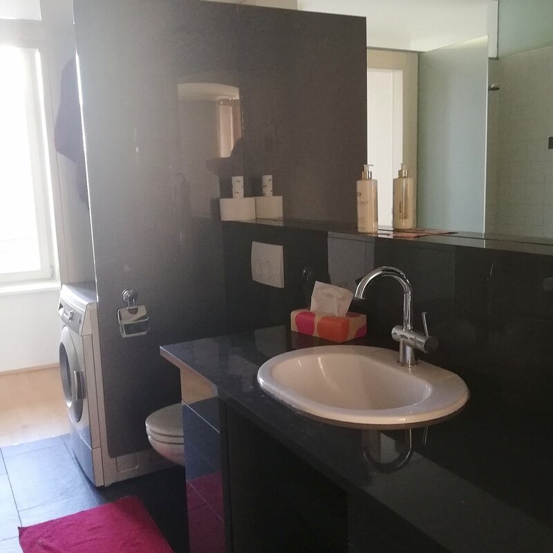 Sink and washing machine | © Martina Kuso