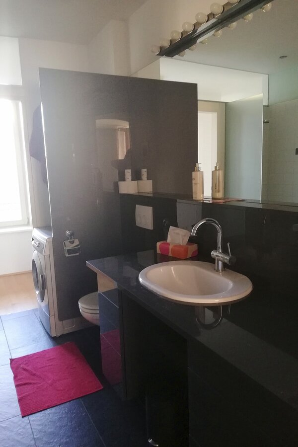 Sink and washing machine | © Martina Kuso