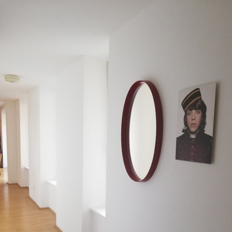 Bright entry to all rooms