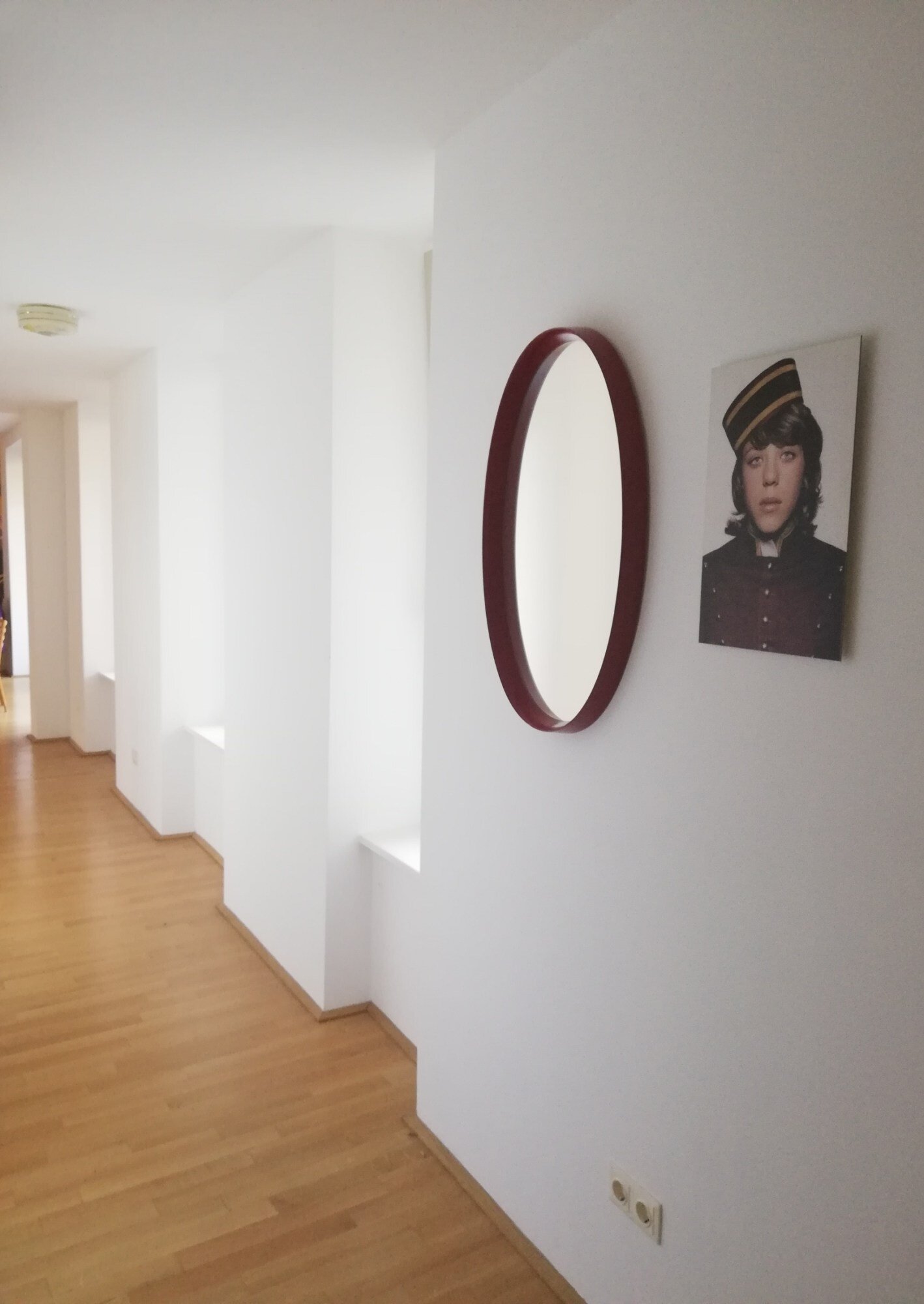 Bright entry to all rooms