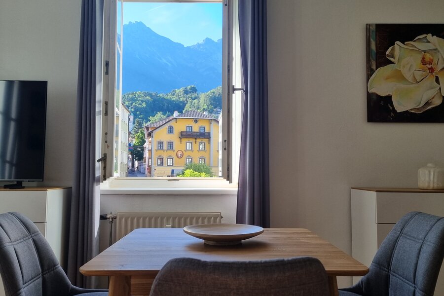 Bright dining area with mountain panorama: 2-room apartment for short-term rental & temporary housing for 1 to 6 months in Innsbruck