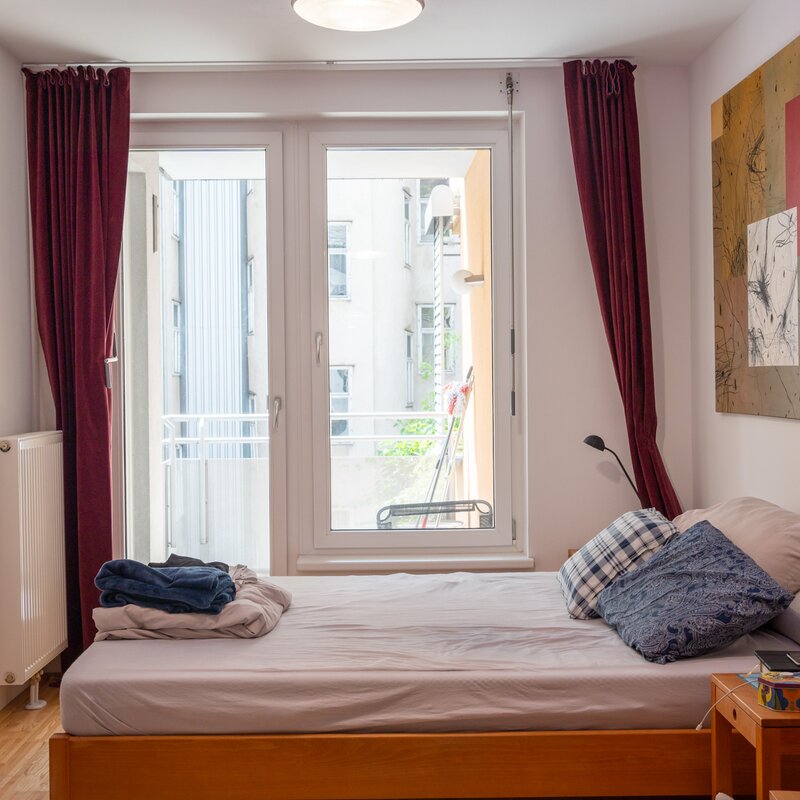 Helles Schlafzimmer, modern und funktional eingerichtet