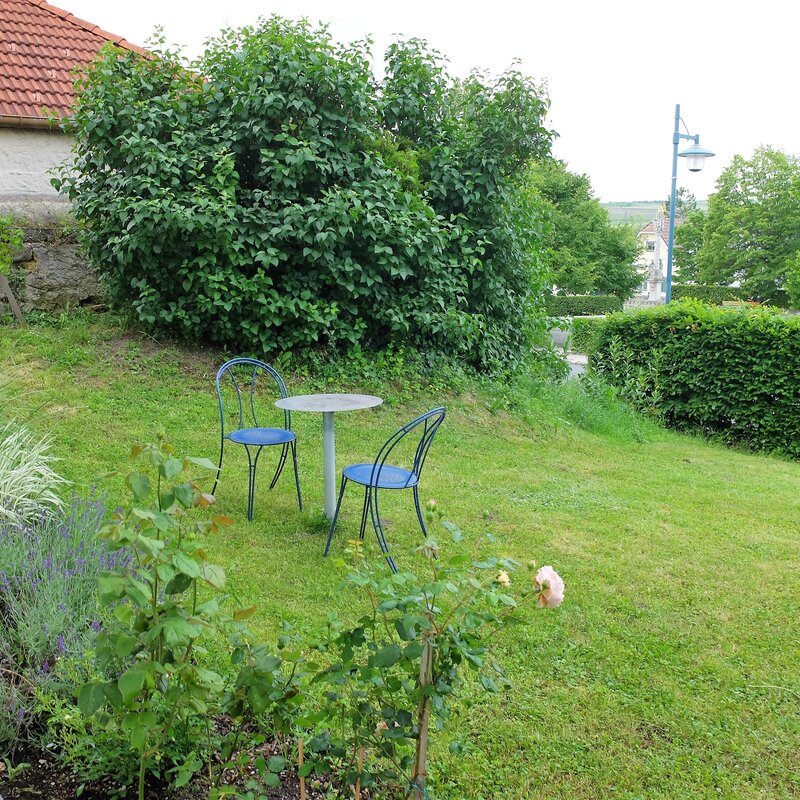 Garten - Bistrotisch mit Sesseln 