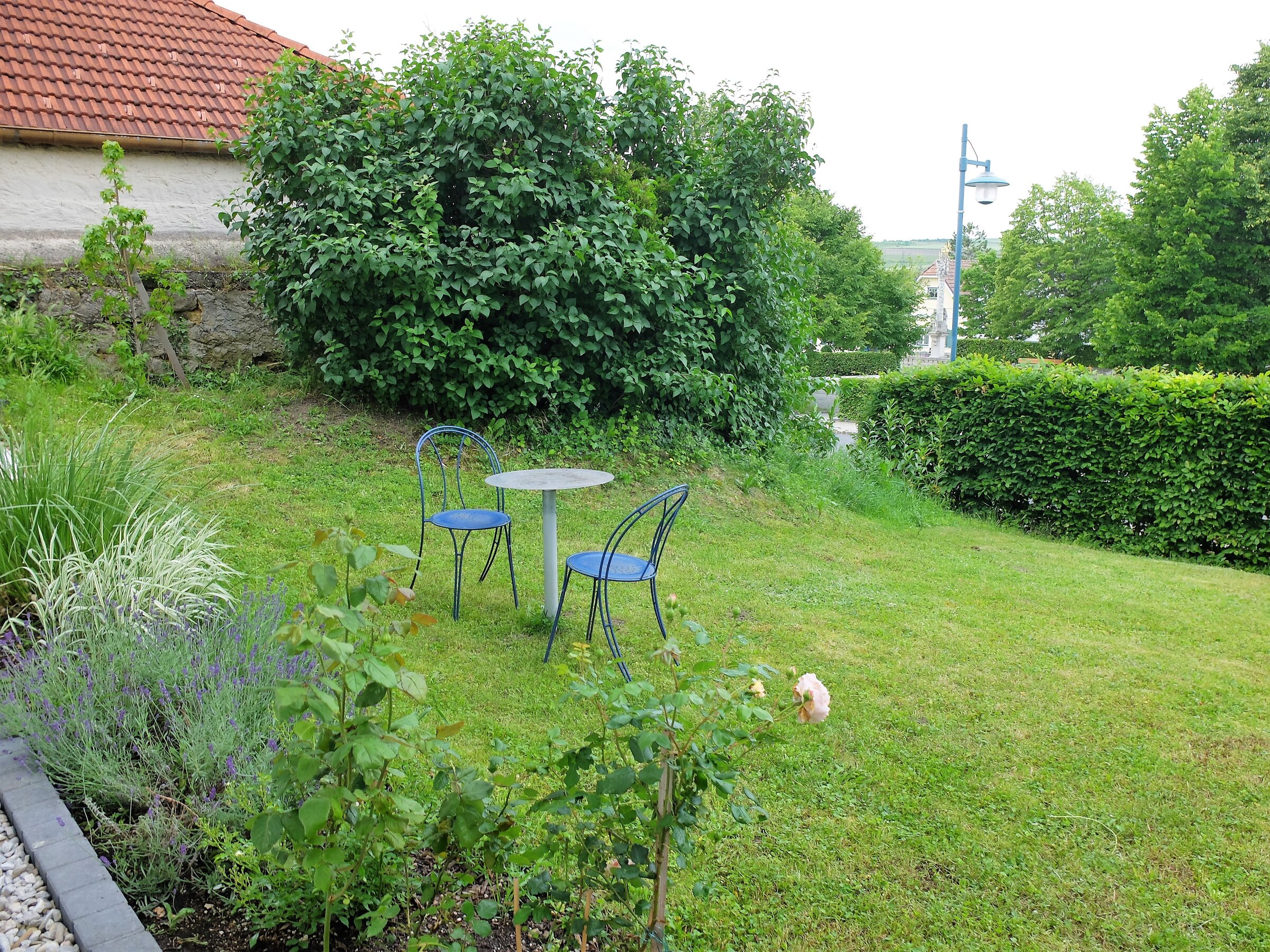 Garten - Bistrotisch mit Sesseln 