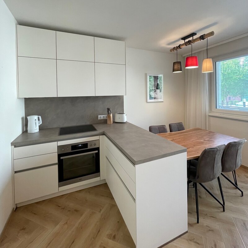 eine Küche mit allem was man braucht