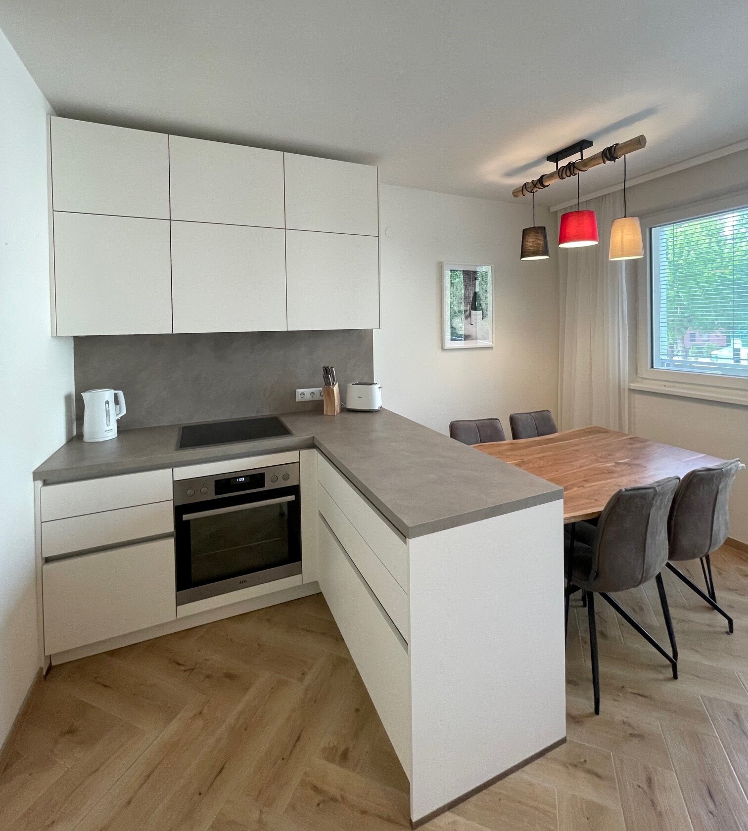 eine Küche mit allem was man braucht