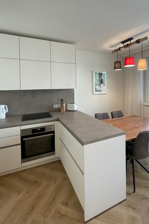 eine Küche mit allem was man braucht