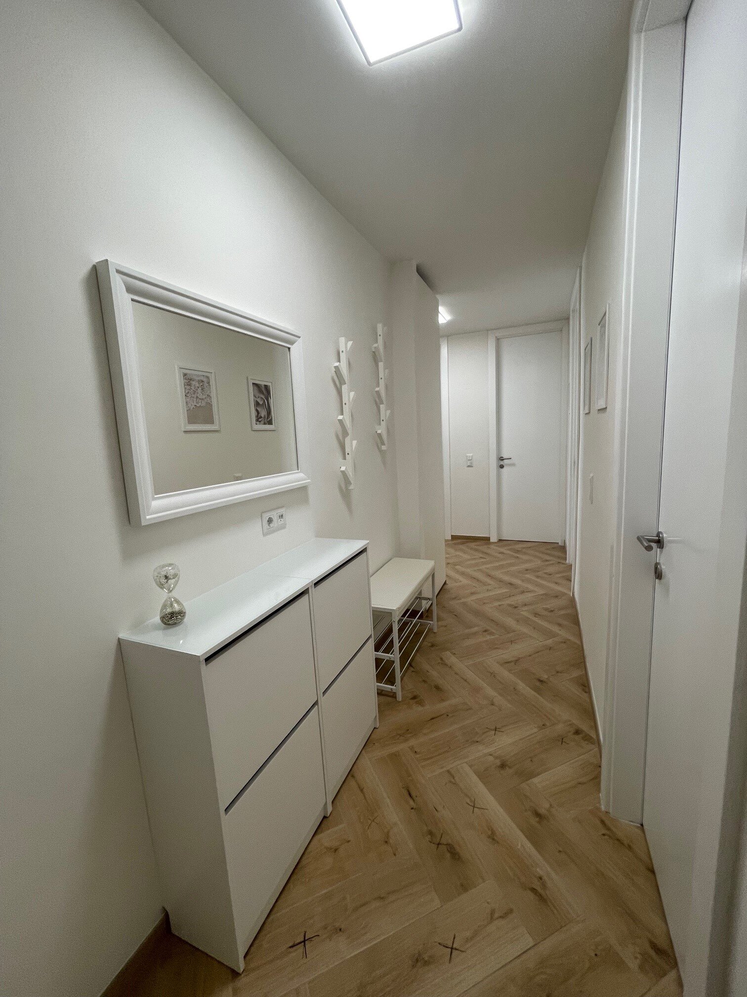 genug Platz für Schuhe und Jacken