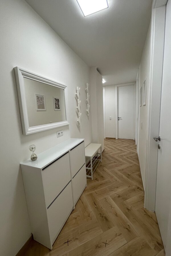 genug Platz für Schuhe und Jacken