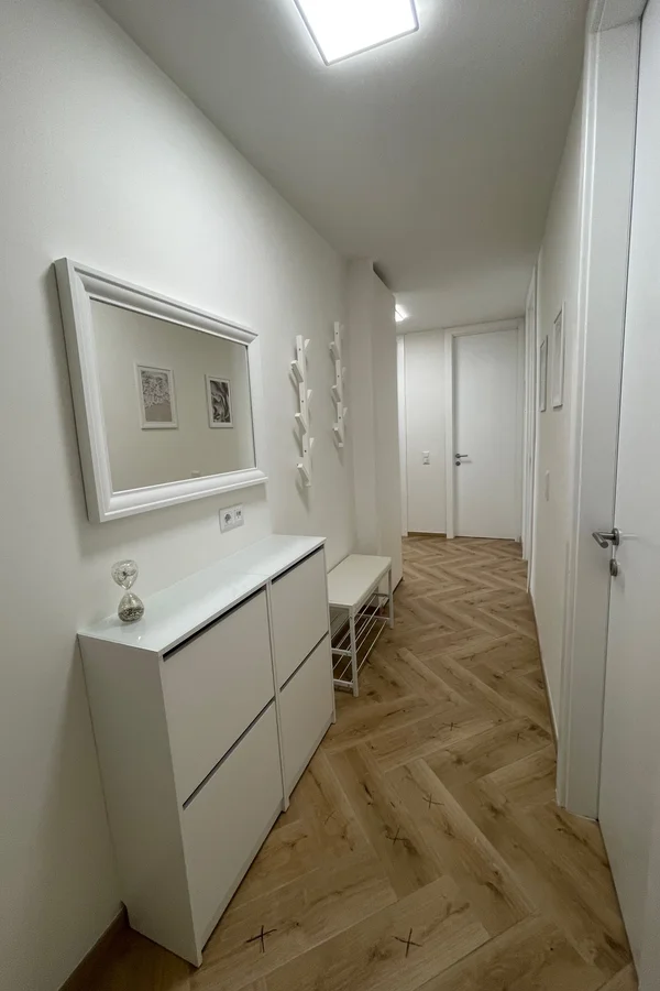 genug Platz für Schuhe und Jacken