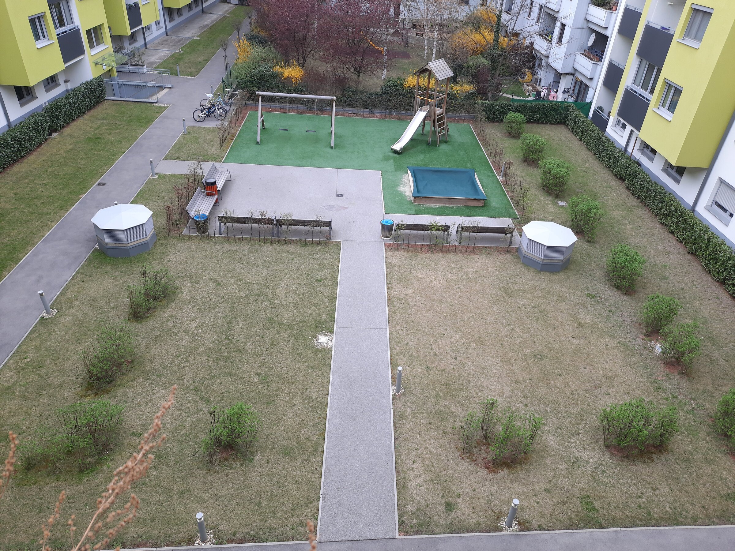 Innenhof mit Spielplatz