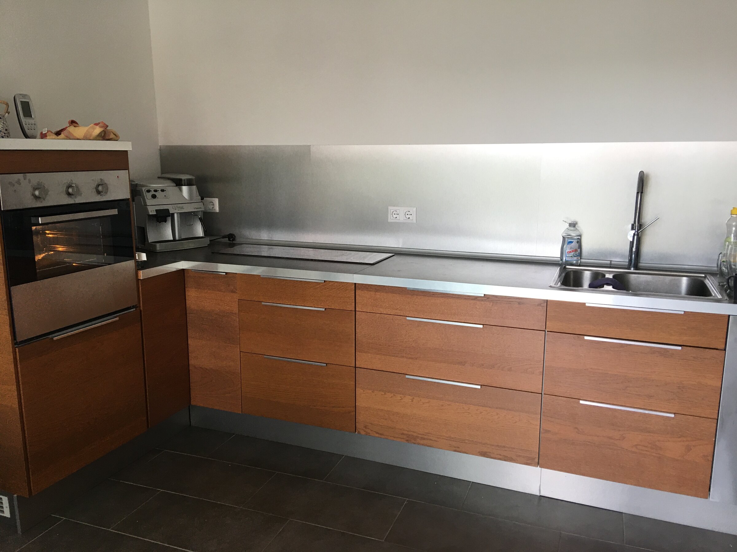 Gut ausgestattete Einbauküche