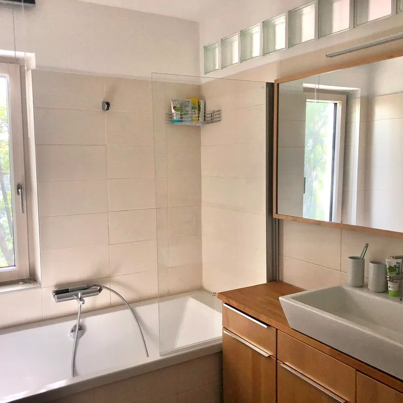 Badezimmer mit Badewanne