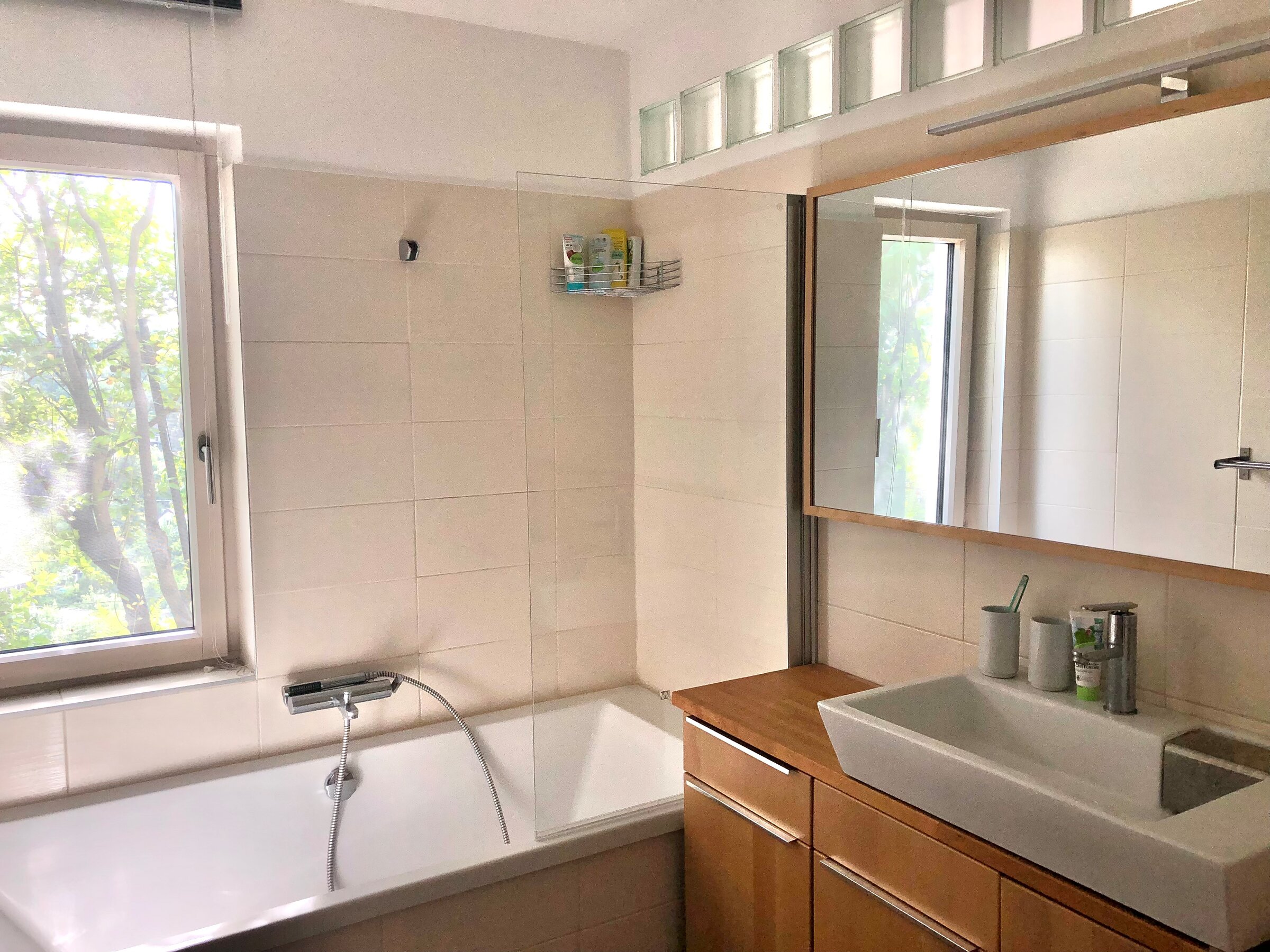 Badezimmer mit Badewanne