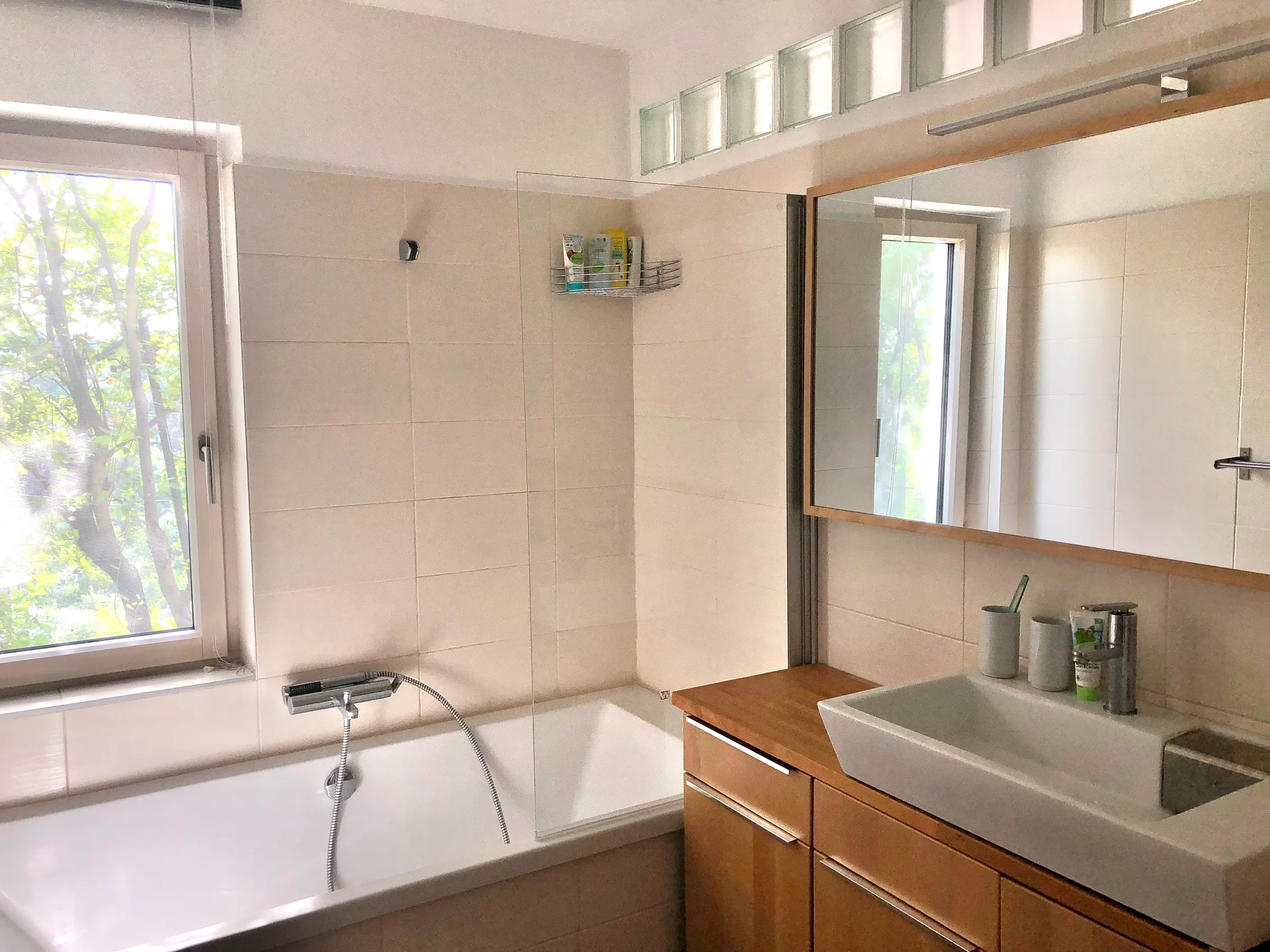 Badezimmer mit Badewanne