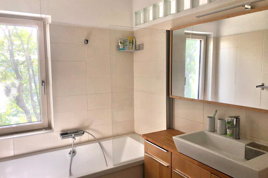 Badezimmer mit Badewanne