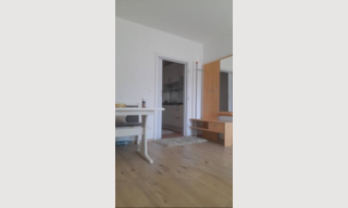 Esstisch und Garderobe