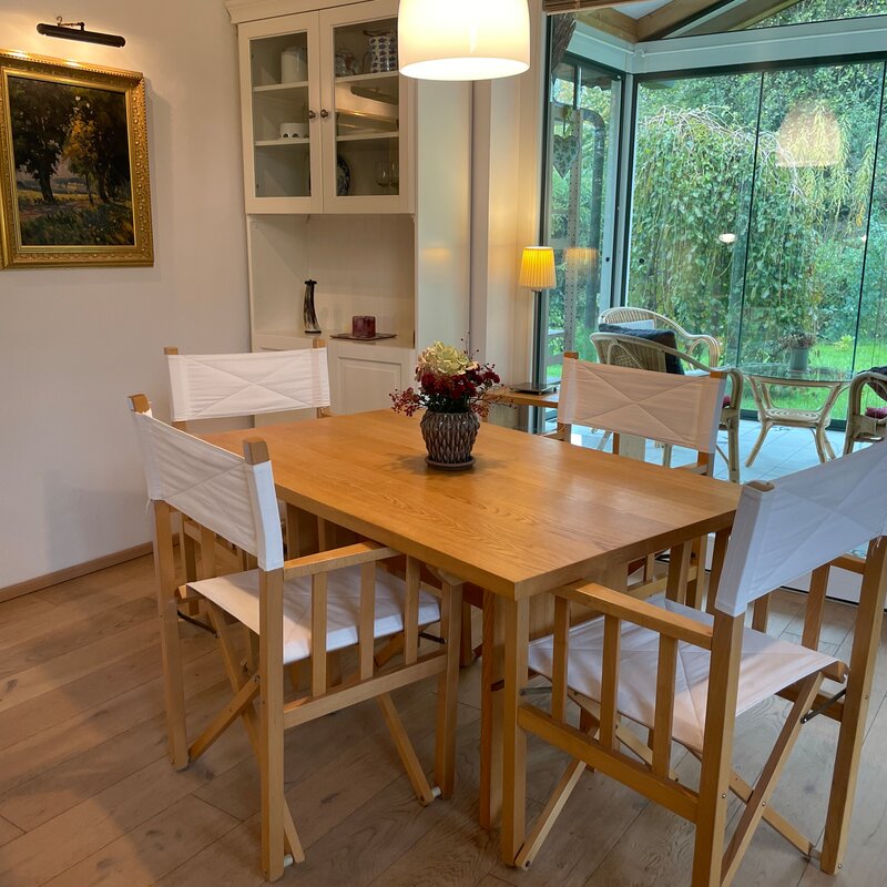 Blick vom Essbereich in Veranda und Garten