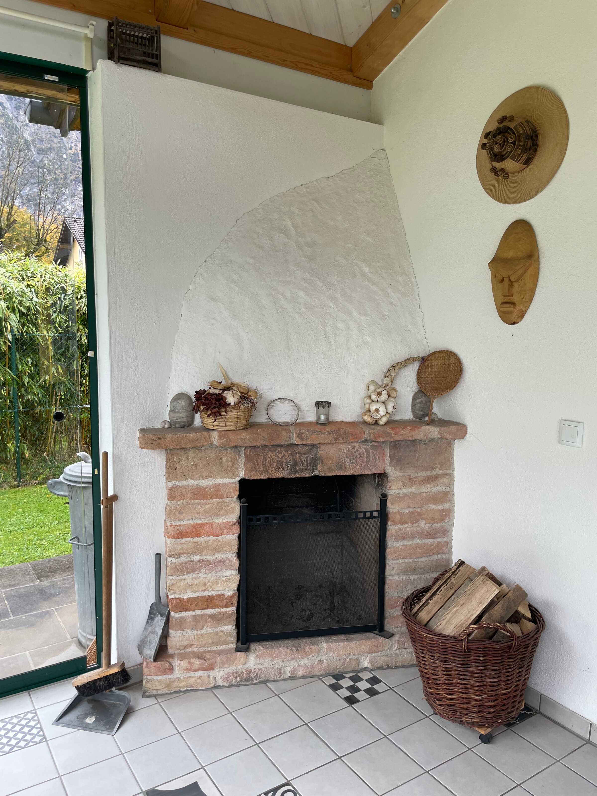Offener Kamin in der Veranda