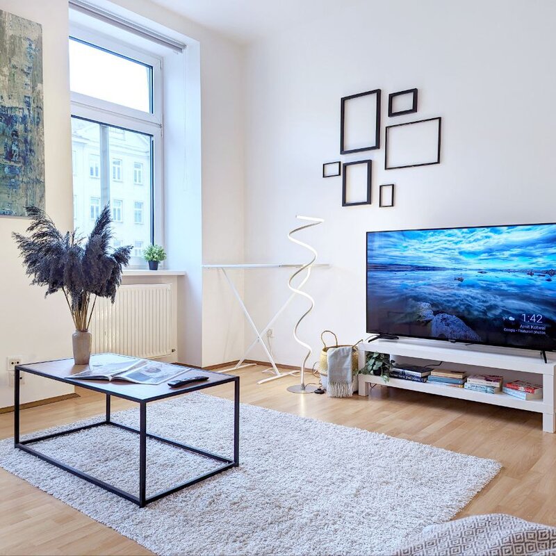 Helles Wohnzimmer mit modernem Stil – 2-Zimmer Wohnung zur Kurzzeitmiete & Wohnen auf Zeit für 1 bis 6 Monate in Wien