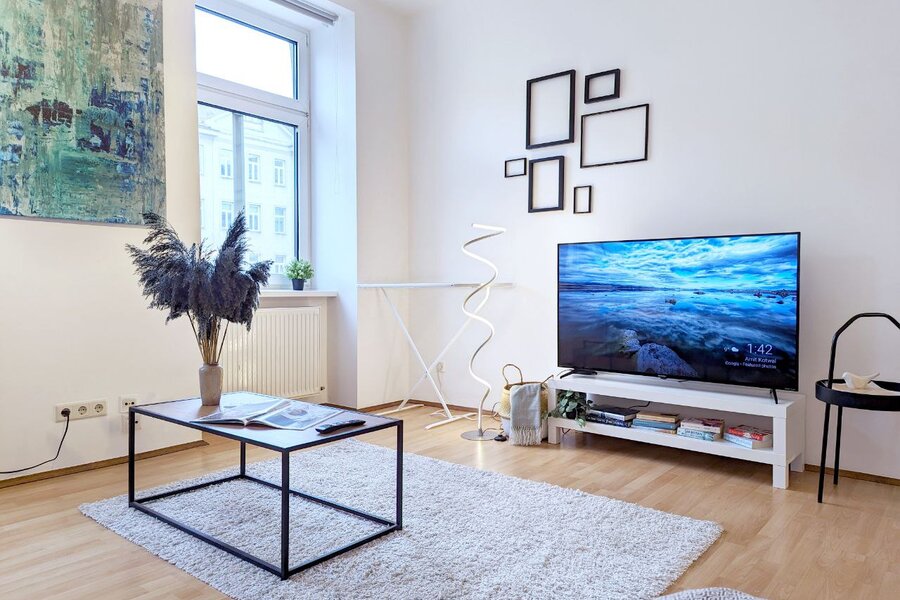 Helles Wohnzimmer mit modernem Stil – 2-Zimmer Wohnung zur Kurzzeitmiete & Wohnen auf Zeit für 1 bis 6 Monate in Wien