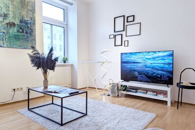 Helles Wohnzimmer mit modernem Stil – 2-Zimmer Wohnung zur Kurzzeitmiete & Wohnen auf Zeit für 1 bis 6 Monate in Wien