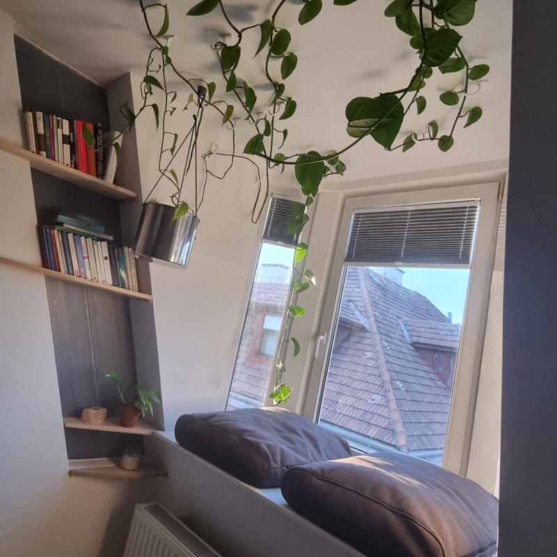 Hier kann man sich bei Regen niederlassen und lesen. | © Skanda