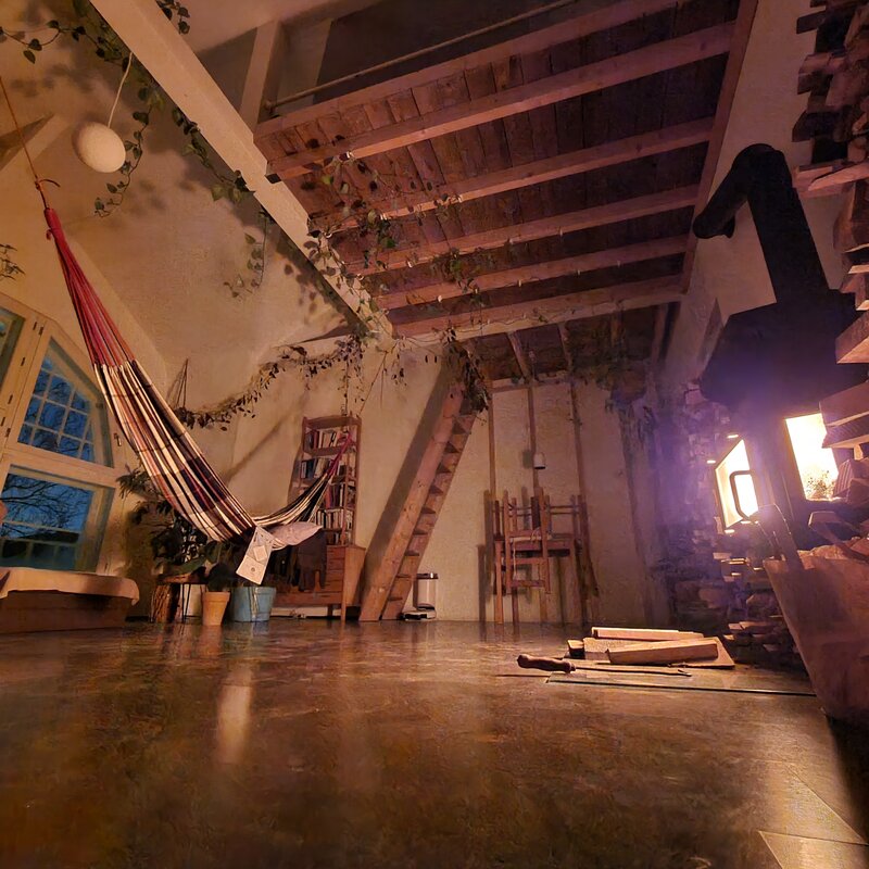 Hier ein Blick in Richtung Holzofen | © Skanda