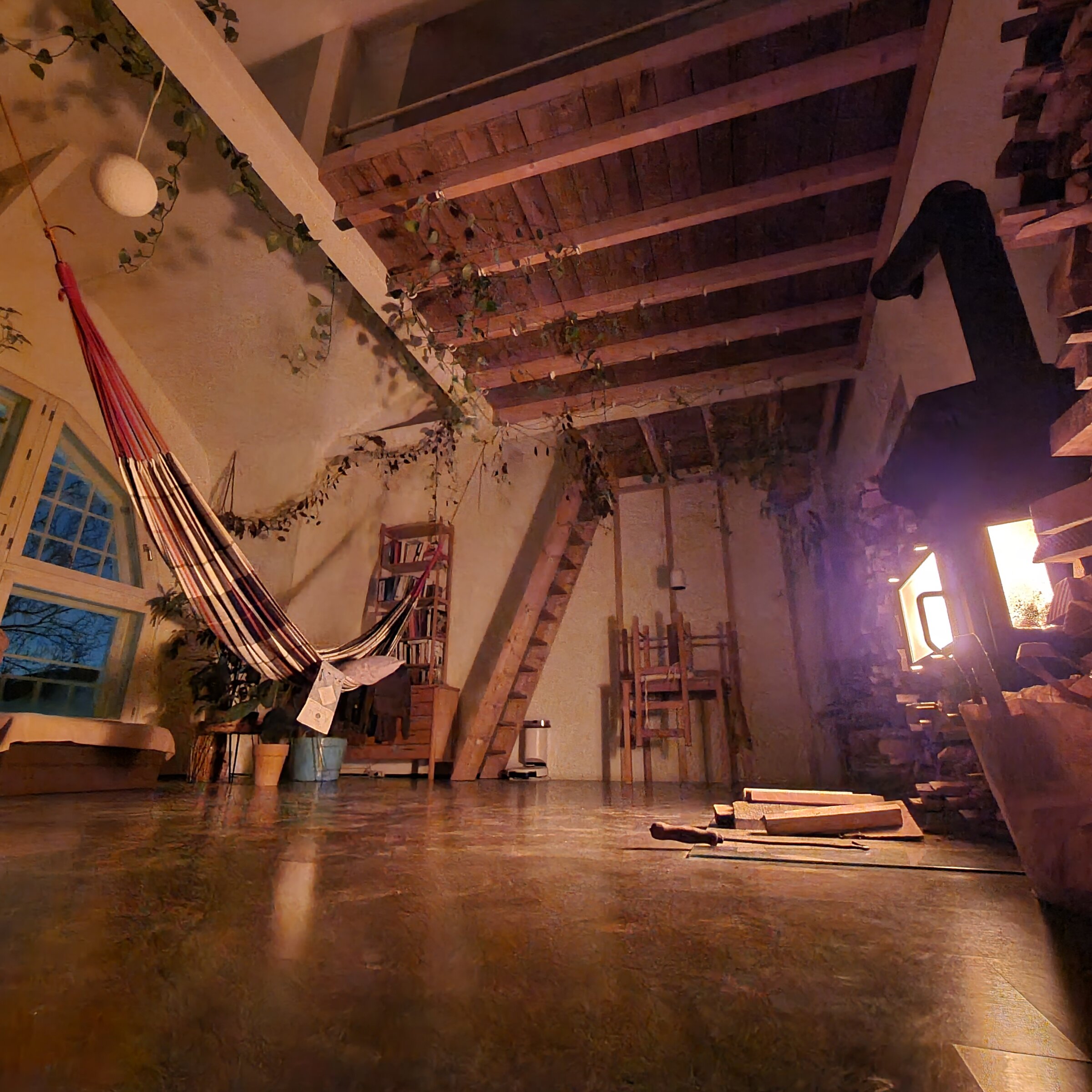 Hier ein Blick in Richtung Holzofen | © Skanda