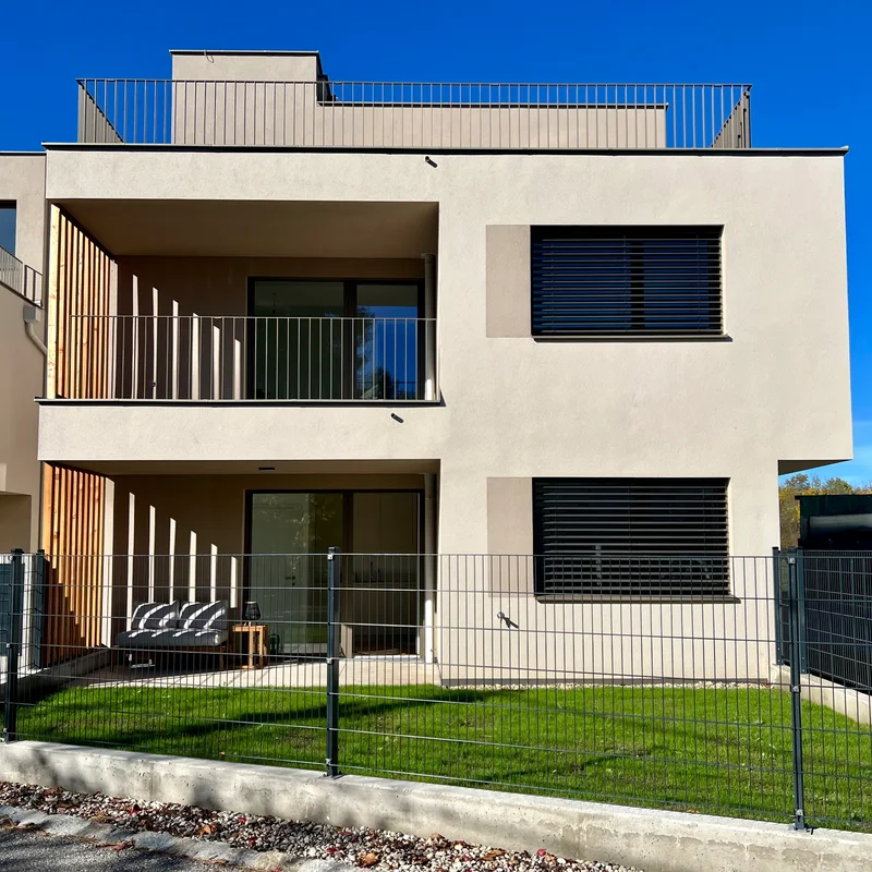 Building with garden of the apartment