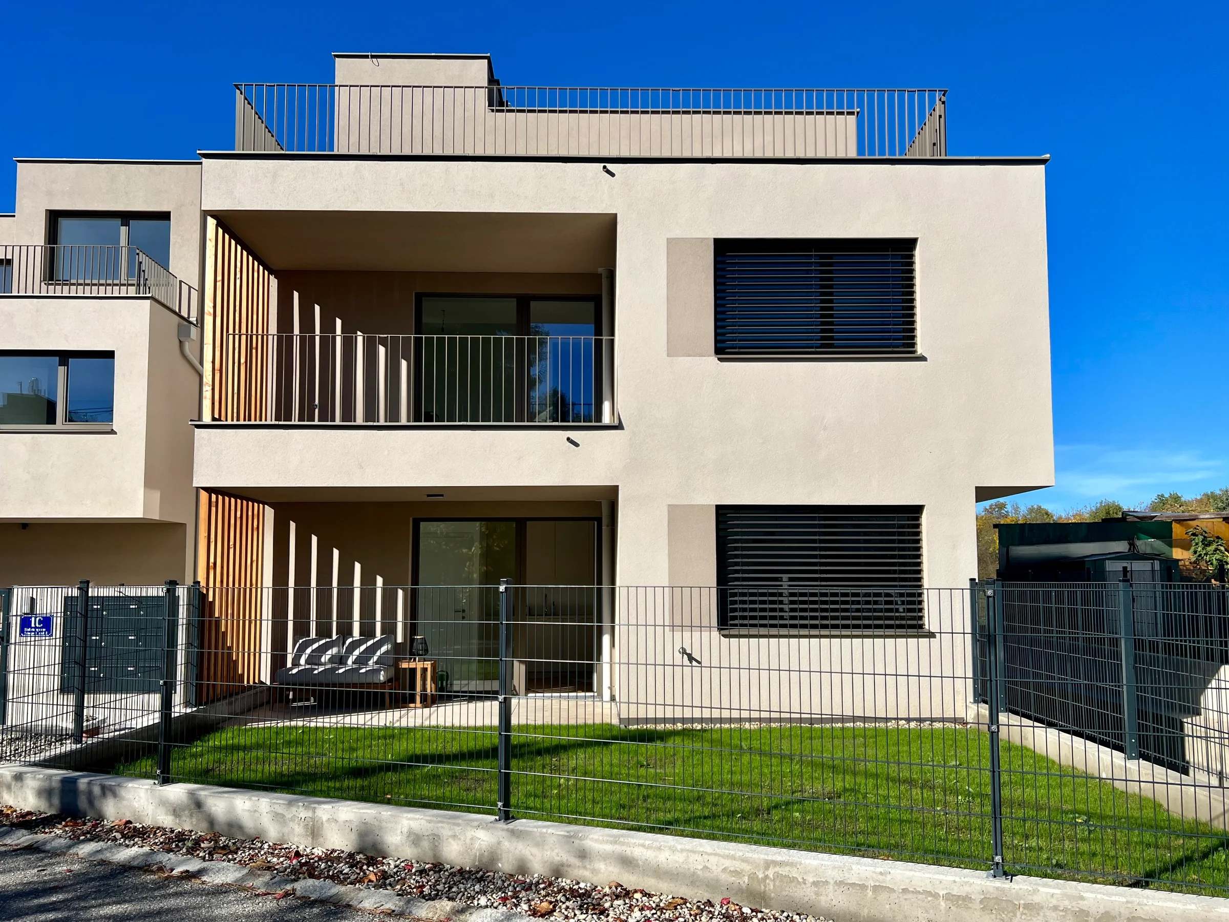 Building with garden of the apartment
