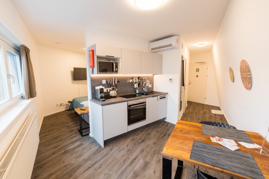 Modern studio with open kitchen & dining area – fully furnished short-term rental, temporary housing for 1 to 6 months in Vienna