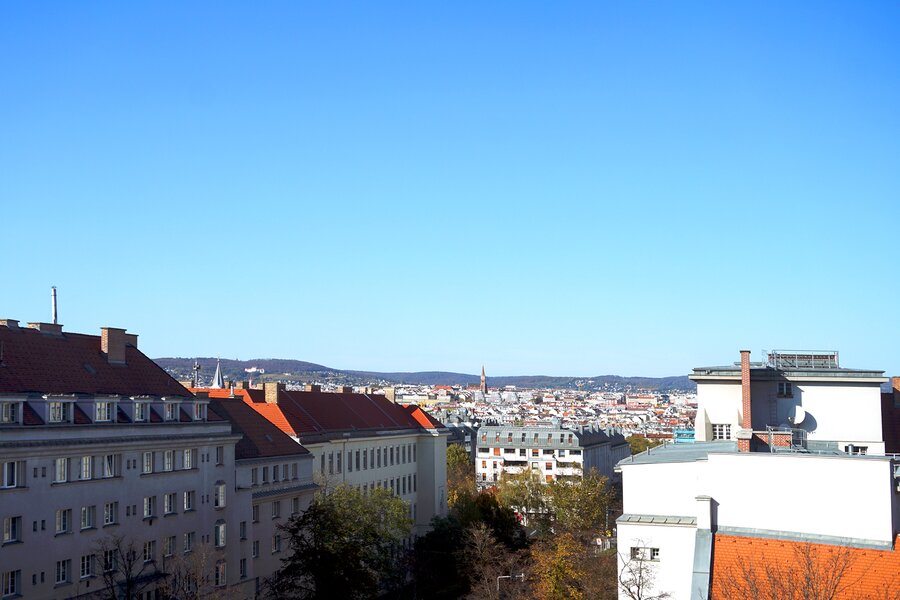Blick über Wien bis zum Wienerwald
