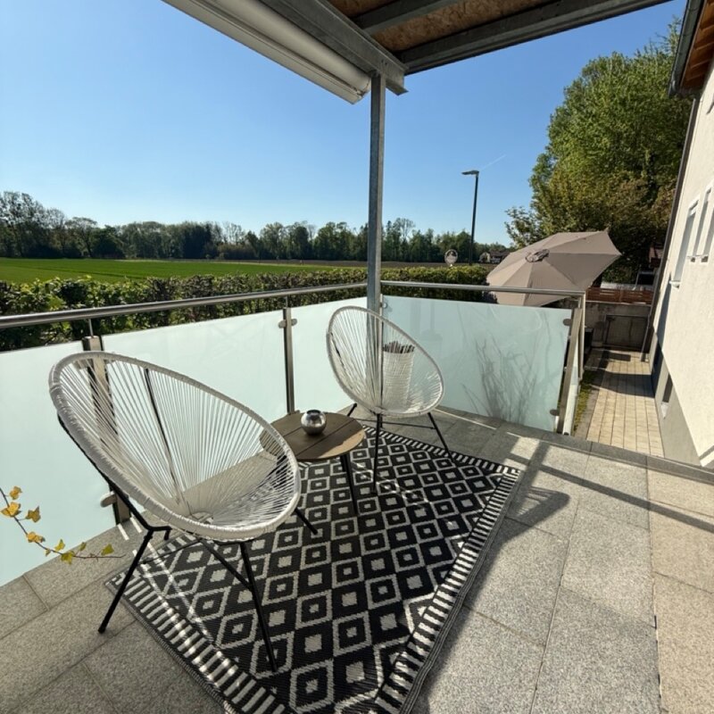 Überdachte Terrasse und Garten