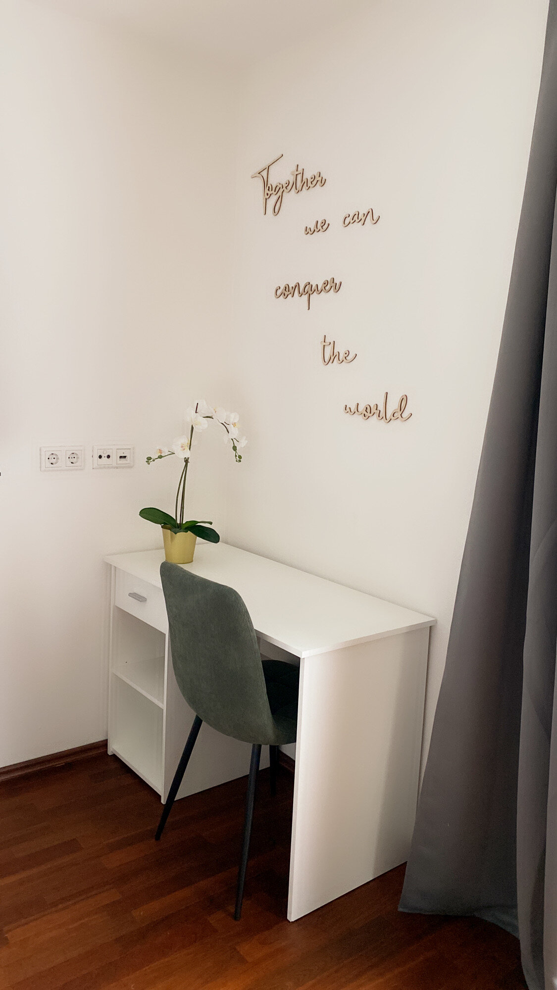 Kleiner Arbeitsbereich im Schlafzimmer 2