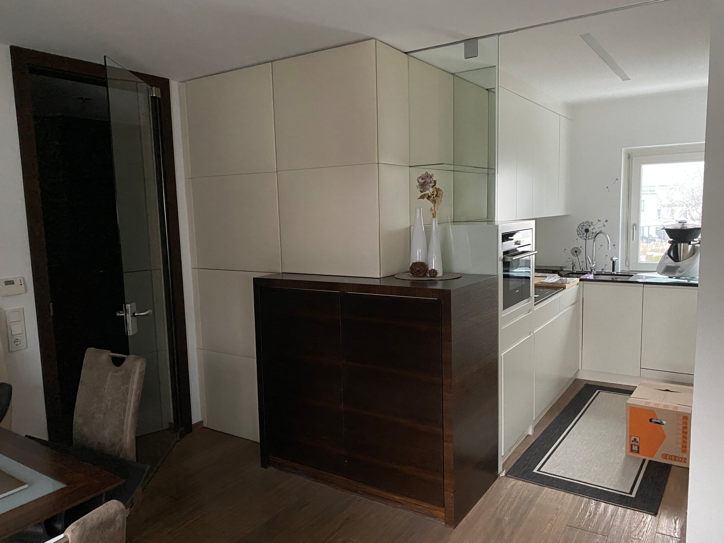 Blick Wohnzimmer zur Küche