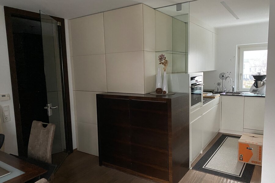 Blick Wohnzimmer zur Küche