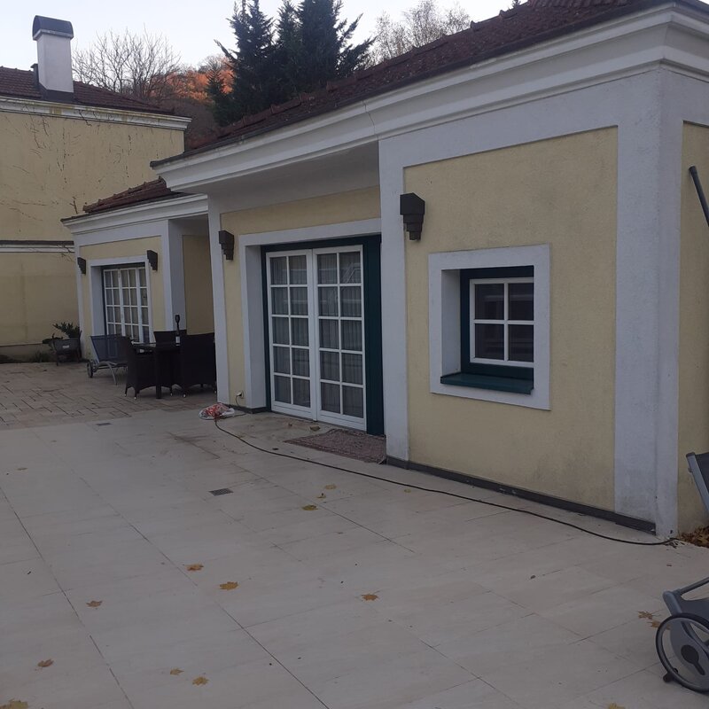 Charming house with paved courtyard – short-term rental & temporary housing for 1 to 6 months in Hinterbrühl