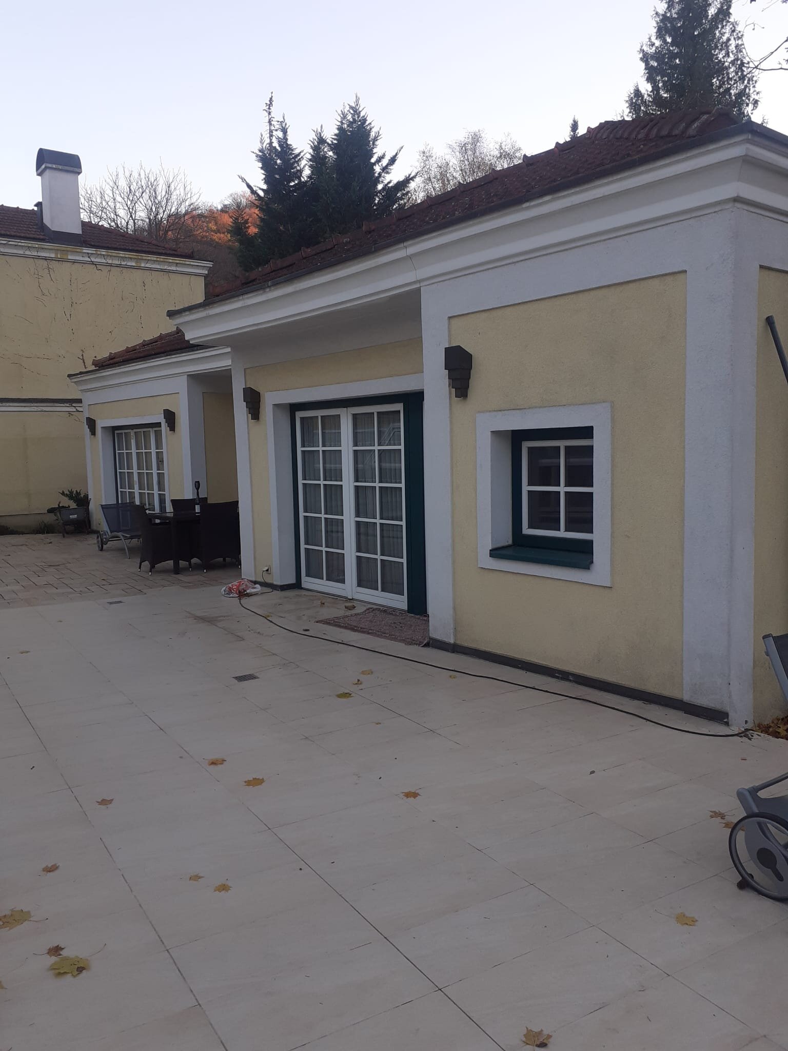 Charming house with paved courtyard – short-term rental & temporary housing for 1 to 6 months in Hinterbrühl
