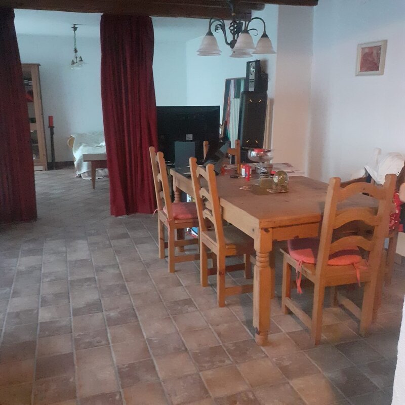 Desk sind chair
