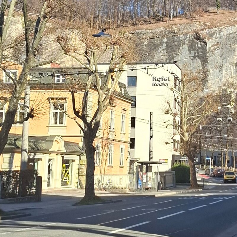 City street with historic building near old town – 4-room apartment, short-term rental & temporary housing 1 to 6 months, Salzburg
