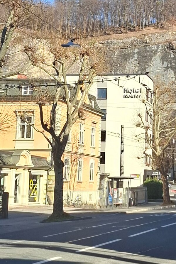 City street with historic building near old town – 4-room apartment, short-term rental & temporary housing 1 to 6 months, Salzburg