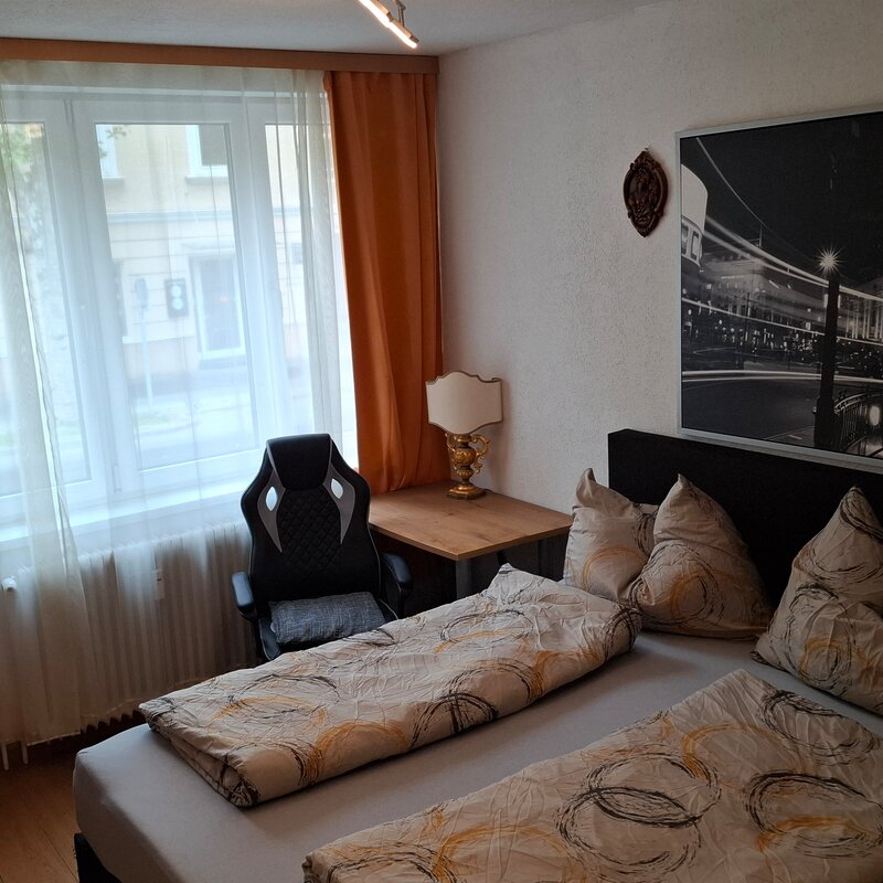 Bedroom with double bed 180 cm x 2 m