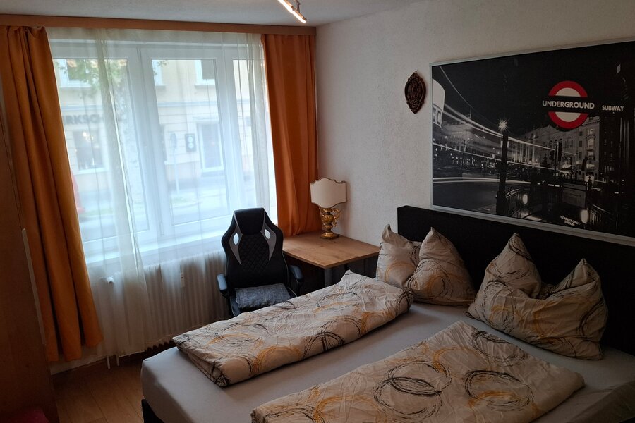 Bedroom with double bed 180 cm x 2 m