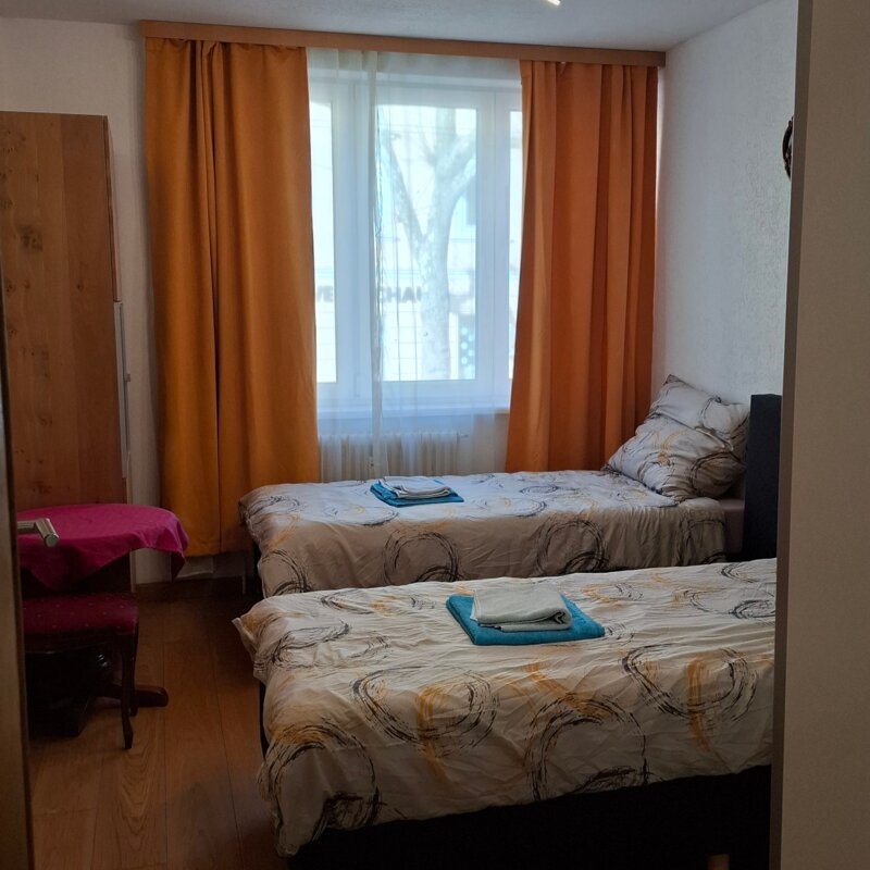 Bedroom with double bed 180 cm x 200 or two single beds