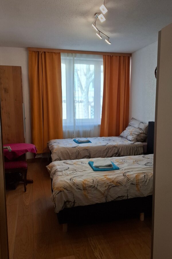 Bedroom with double bed 180 cm x 200 or two single beds