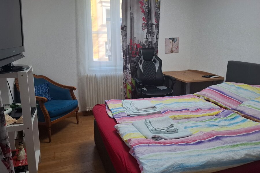 Bedroom with double bed 180 x 200, no single beds