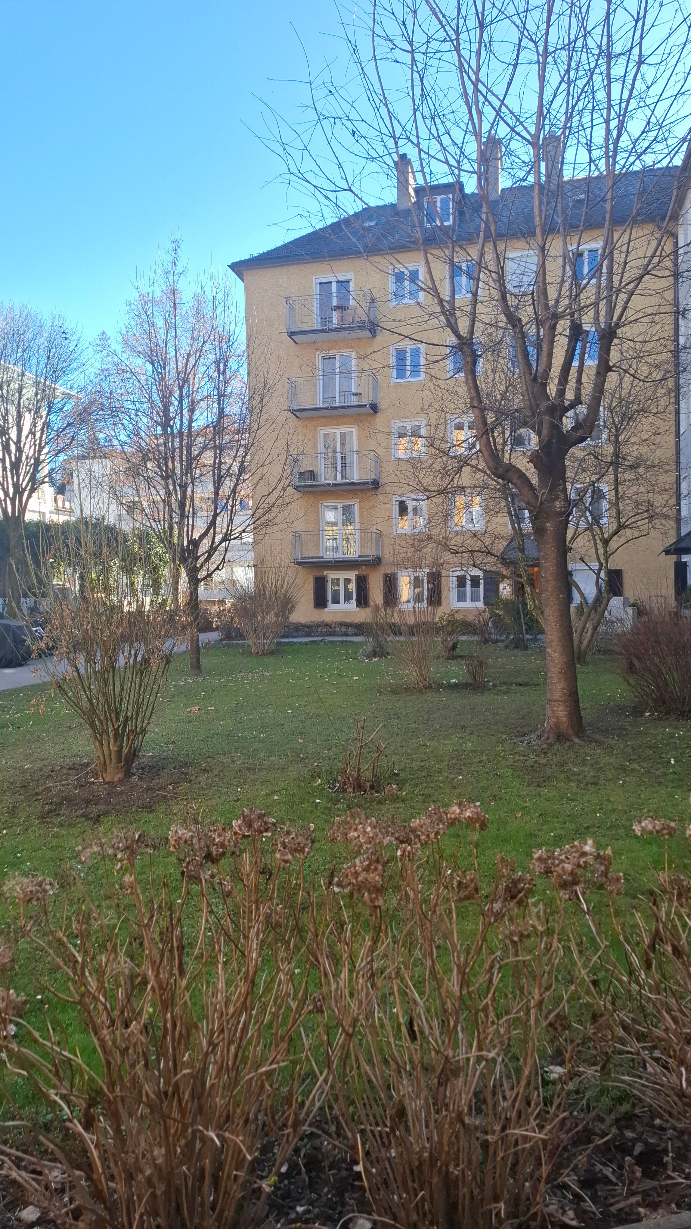 General garden and main entrance of building for apartment.