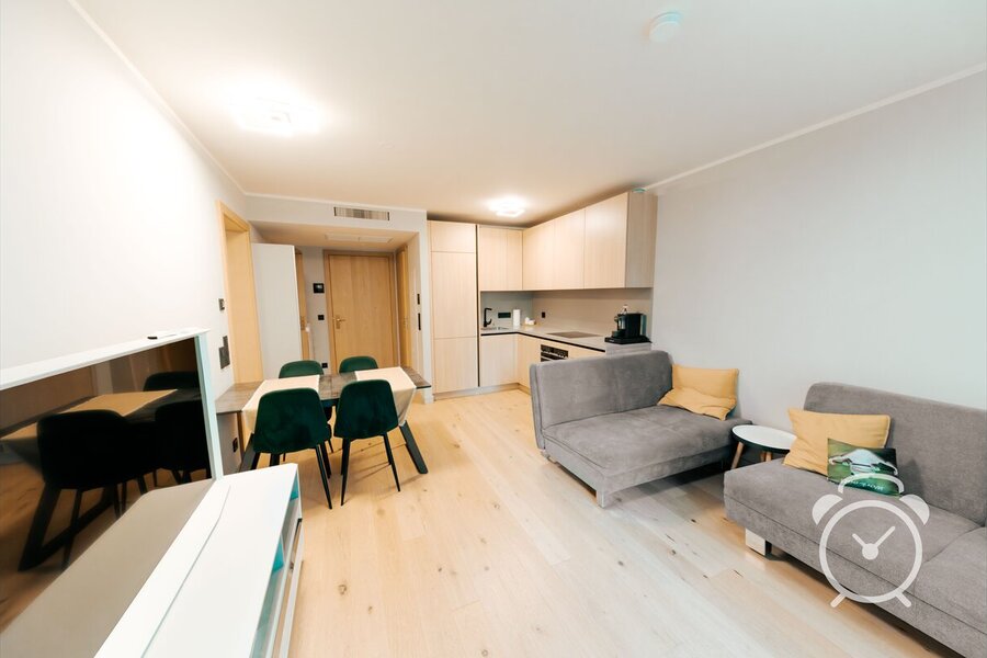 Bright living & dining area with modern kitchen – 2-room apartment for short-term rental & temporary housing for 1 to 6 months in Vienna